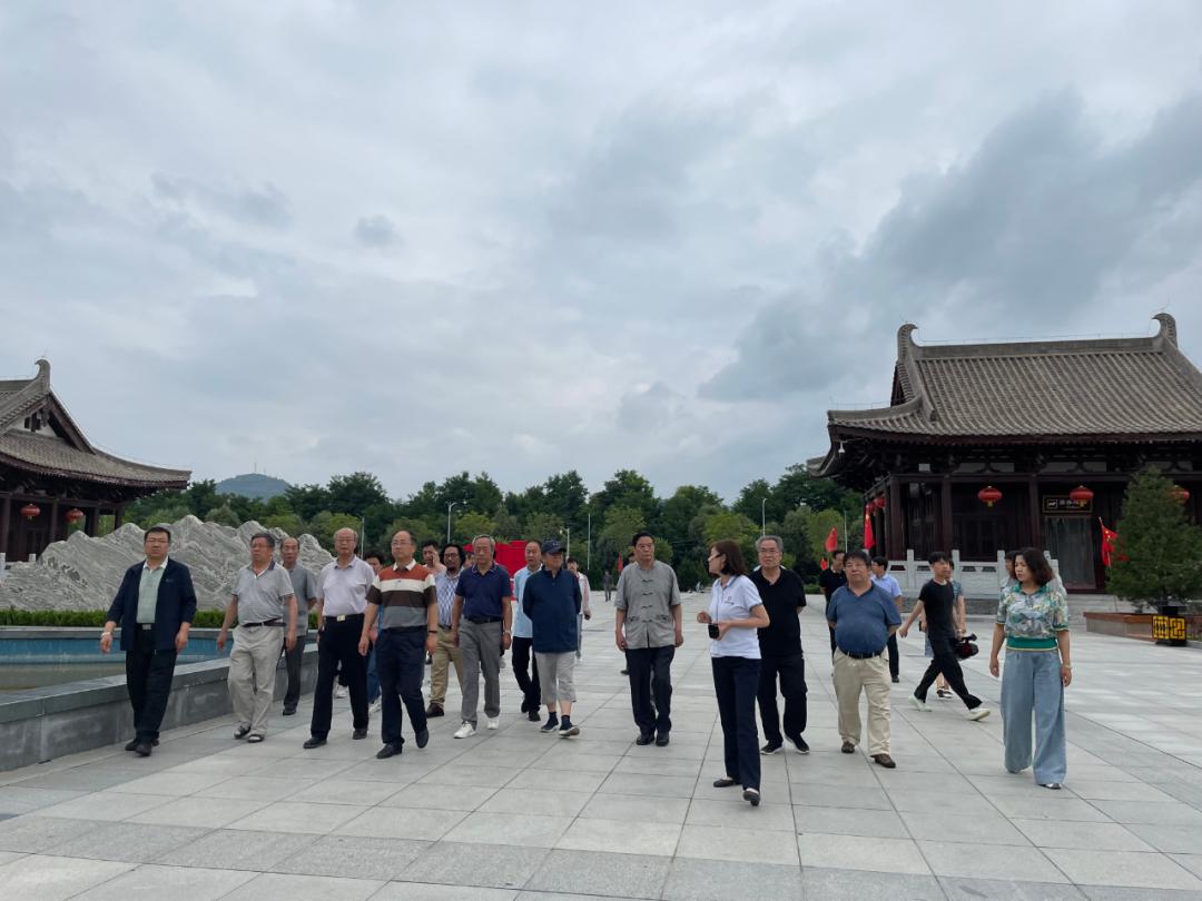 历史变迁与旅游业的兴起，国内最早可旅游的时间探讨